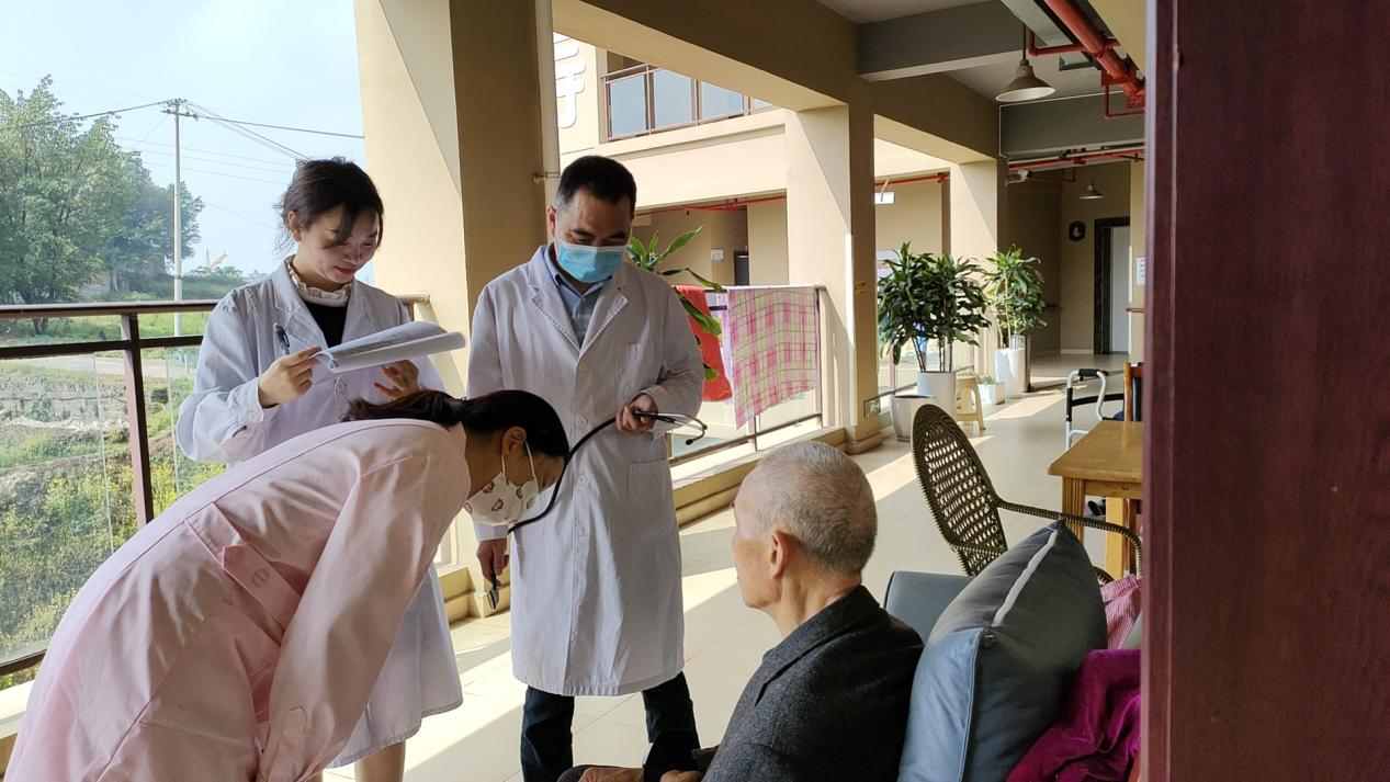 为什么越来越多的老人愿意去养老院养老？？？？？